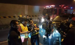 滬昆高速懷化段隧道發(fā)生貨車追尾起火，滯留人員依據(jù)隧道應(yīng)急疏散燈具安全疏散